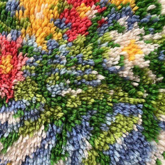 Floral Latch Hook Rug - Mat Size - Picture 3 of 9